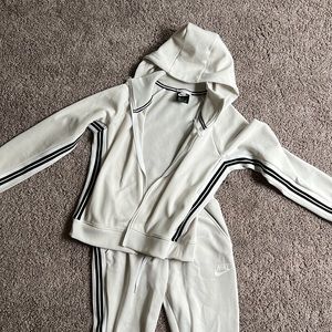 Nike sweatsuit